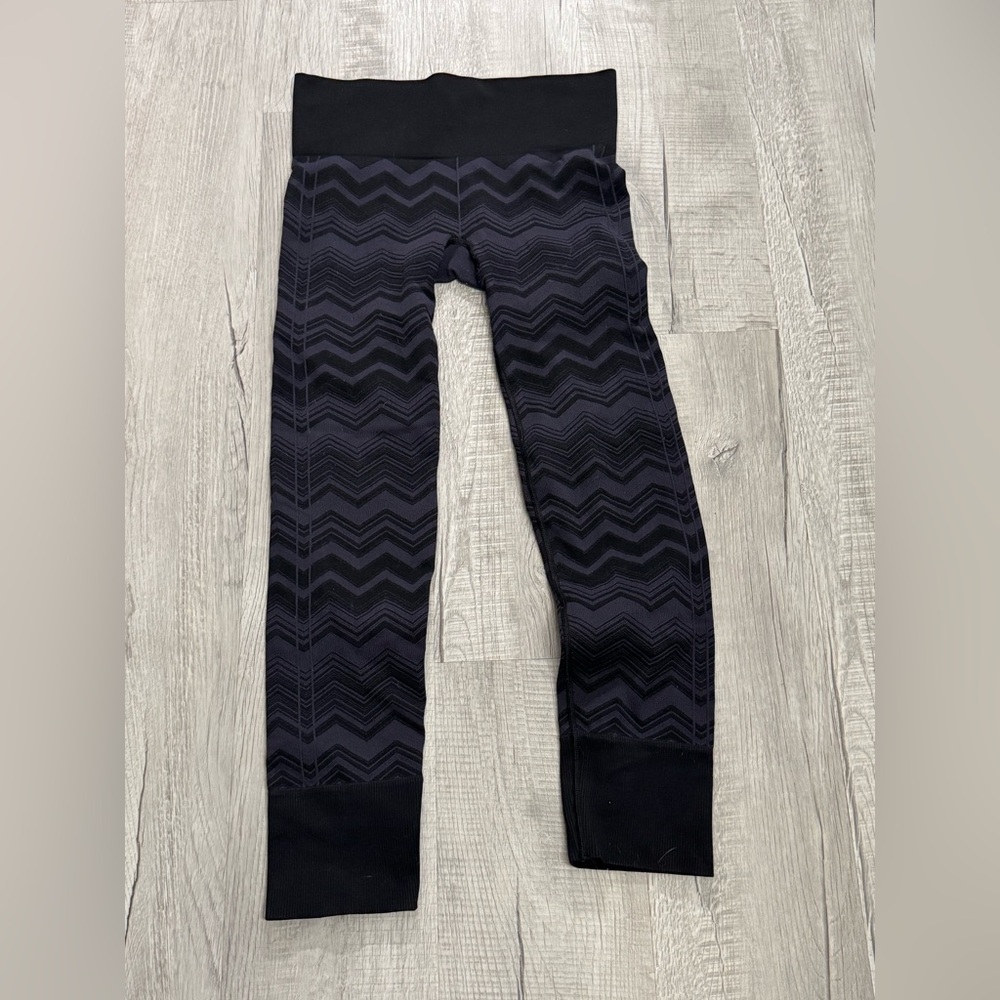 Lululemon Women's Legging Gray Black Chevron Ribbed Compression Stretch